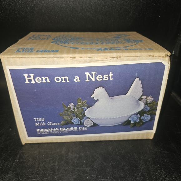 Indiana Glass White Milk Glass Hen on a Nest Covered Dish W/ Box - Picture 4 of 6